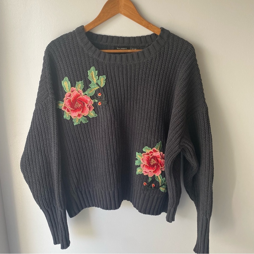 Blu Pepper Floral Embroidered Knit Sweater Sz L